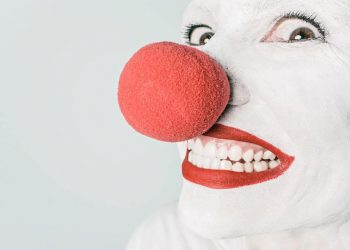 Sverige vaknar #13:  Skrattet i halsen