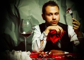 Lösningen, TV4, är vare sig kannibalism eller att äta insekter