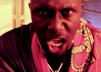 Inte så konstigt att ”JCBUZ” uppmanar till att skjuta vita