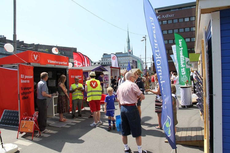 Valstugor vid Segels torg 2014. Foto: Patrik Nylin/Wikipedia