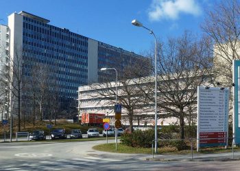 Mitt i vårdkrisen varslas 200 från sjukhus i Stockholm