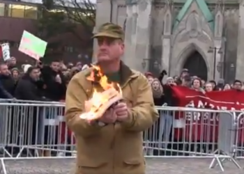 Stökigt vid koranbränning i Norge