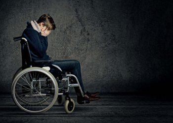 De svagaste svenskarna förlorar när kommunerna nu prioriterar utlänningar