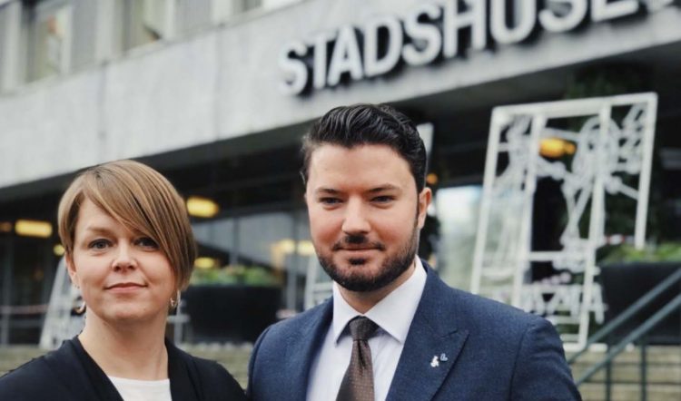 I Malmö är det S och L som styr. Bilden visar Katrin Stjernfeldt Jammeh (S) och Roko Kursar (L). Foto: Malmö stad