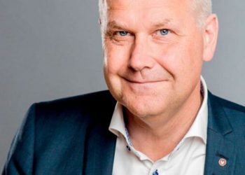 JÖK-partierna gav efter och V fick som de ville