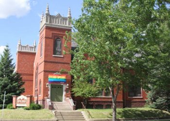 16 års fängelse för att ha eldat upp HBTQ-flagga