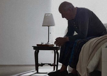 Ut med de gamla och in med utlänningar när äldreboende stänger