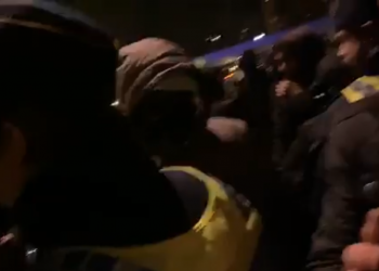 Lamotte stoppad av utlänningar i Kronogården