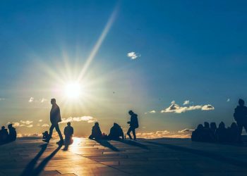 Gamla vänner vaknar upp – måtte de bara ta ansvar också