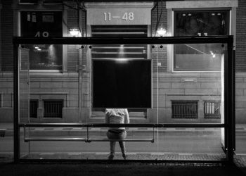 Tolvåring pistolhotad och rånad i Malmö