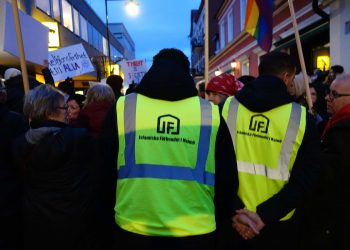 Muslimer och svenskfientliga demonstrerade mot slöjförbud i Skurup