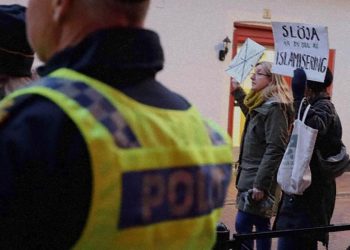 Motdemonstration mot motdemonstration