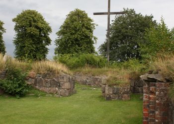 1100-talsruin vandaliserad