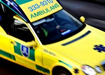 Stal munskydd från ambulans under utryckning