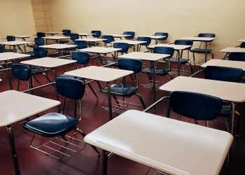 Norge stänger alla skolor från och med ikväll samt inför karantän