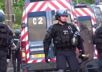 Fransk polis kommer inte upprätthålla karantän i invandrarområden