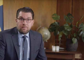 Åkessons tal till nationen: Ge mer stöd till företagarna och slopa biståndet!