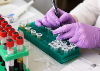 Forskare oeniga om coronavirusets farlighet