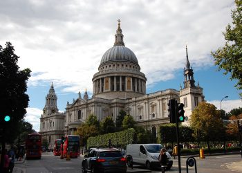 Somalier arresterad för planerat bombdåd mot St. Paul-katedralen