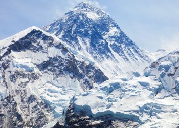 Mount Everest stängt