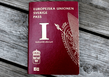 Svensk gränspolis missar fortfarande falska pass