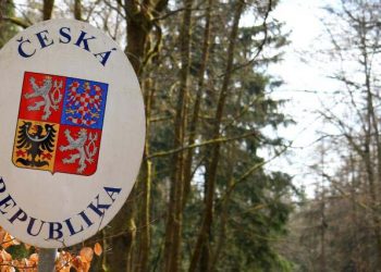 Tjeckiska myndigheter tog skyddsutrustning från Kina i beslag – skulle till Italien