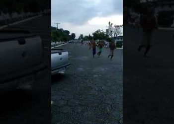 Video: Massrymning från fängelse efter coronavirusets utbrott