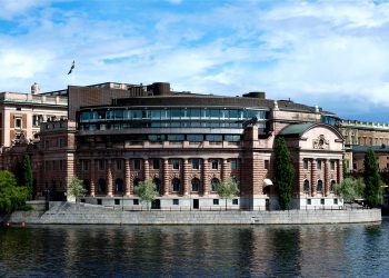 Regeringen får rätt att fatta beslut utan riksdagens godkännande