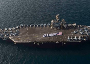 Kapten för coronasmittat hangarfartyg: Hjälp