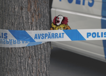 En poliskår värdig clown-världen